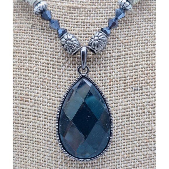 Artisan Black & Green Bead & Faux Paper Collar Teardrop Pendant Necklace 16" - Picture 5 of 11